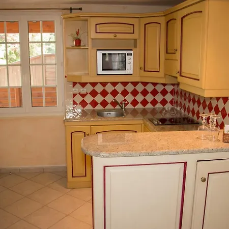 La Aparthotel 3*