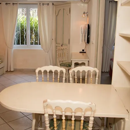 La Aparthotel 3*